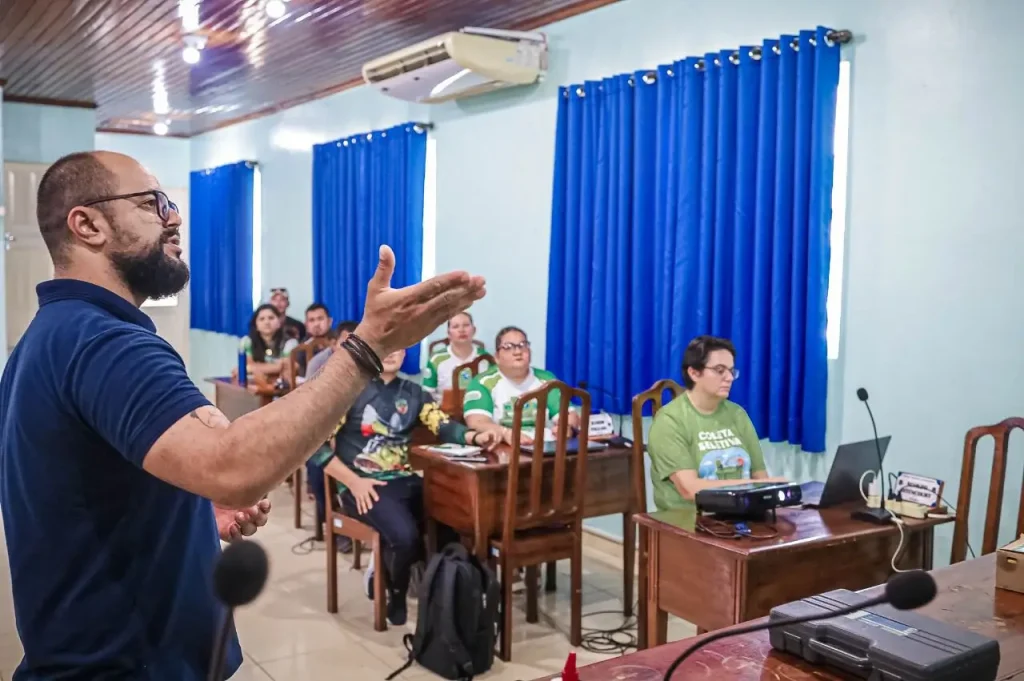 Parintins e Nhamundá firmam parceria para capacitação em Meio Ambiente 1 Prefeitura de Parintins promove oficinas e 3
