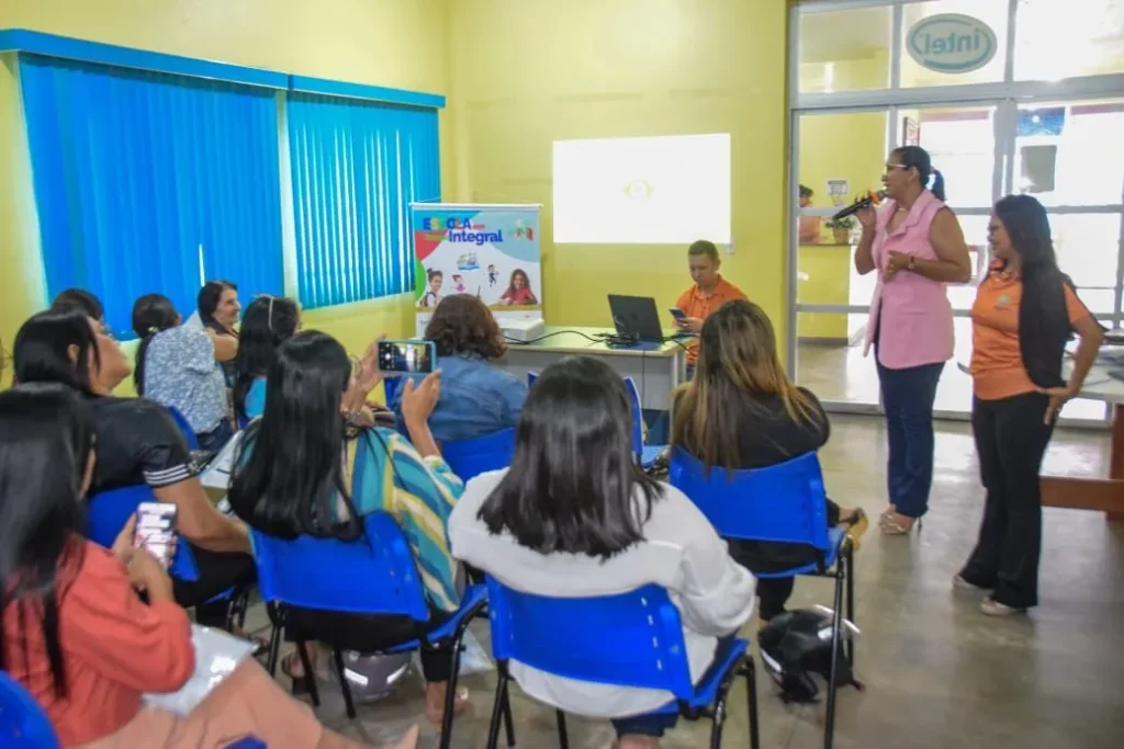 Programa Escola em Tempo Integral começa a ser implantado na rede municipal de Parintins