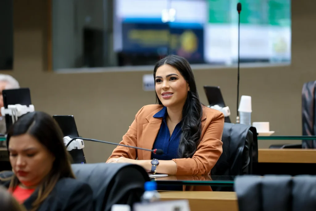 Deputada Mayra Dias solicita instalação permanente da Politur para reforçar turismo em Parintins