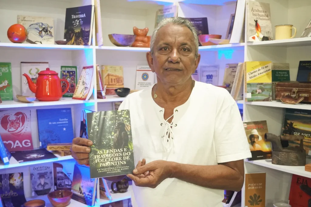 Parintins eterniza suas lendas e tradições em livro de Tadeu Garcia