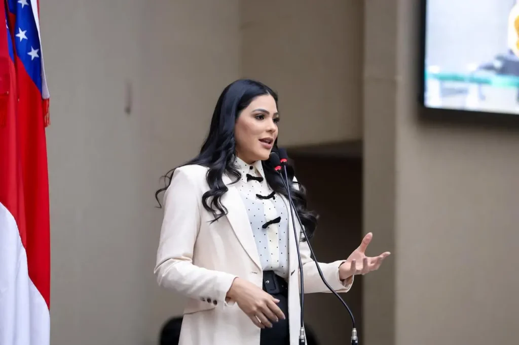 deputada estadual Mayra Dias (Avante)