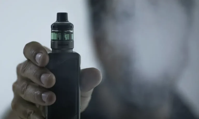 propagandas de cigarros eletrônicos