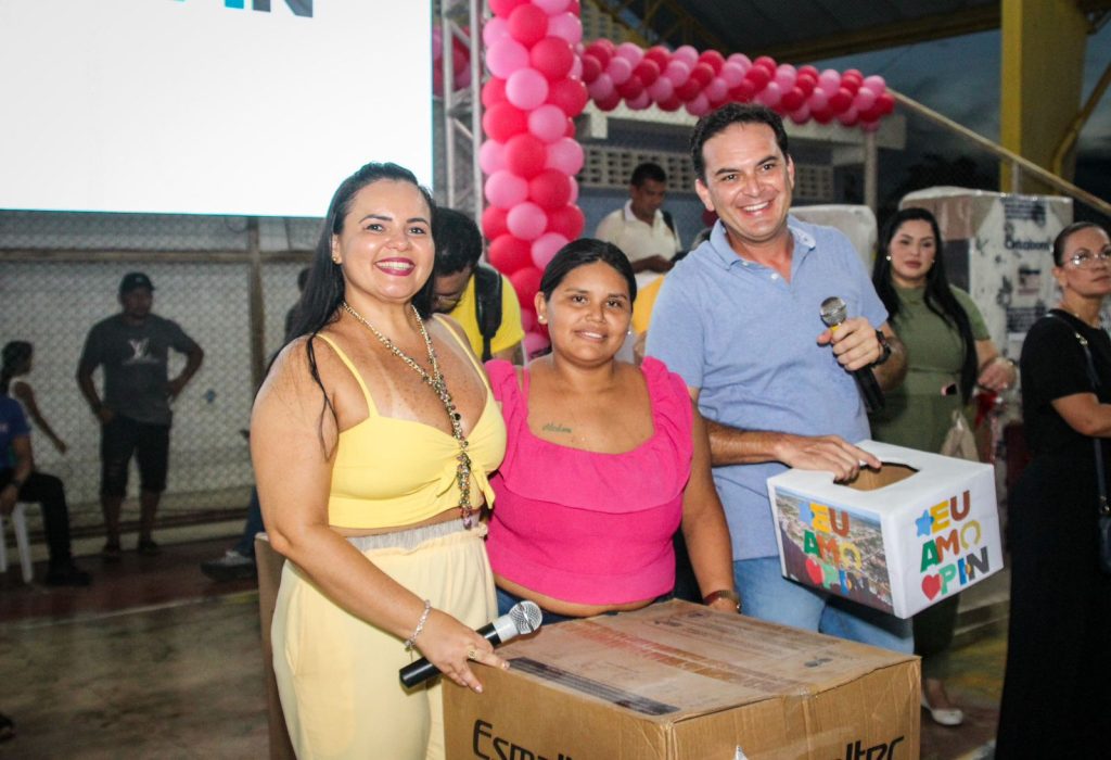 Mateus Assayag e Vanessa Gonçalves festejam o Dia das Mães na região do Zé Açu