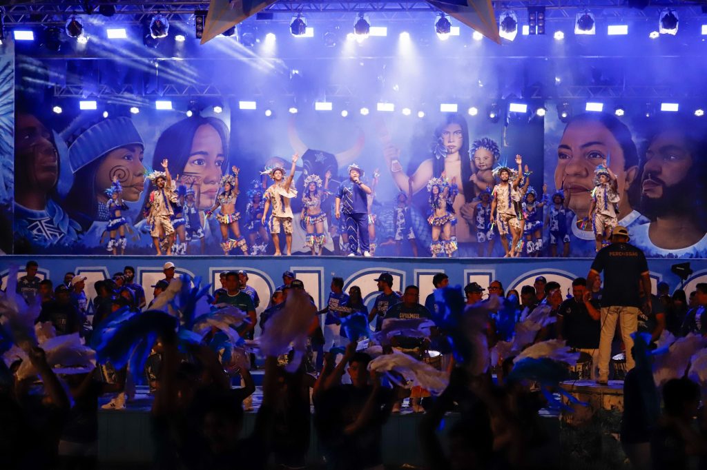 Em noite de homenagem, Boi Caprichoso celebra Arlindo Júnior