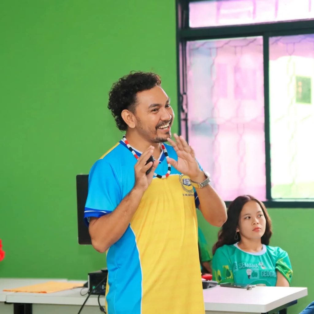 De Parintins, professor Mateus Duarte ministra minicurso em evento internacional de pedagogia