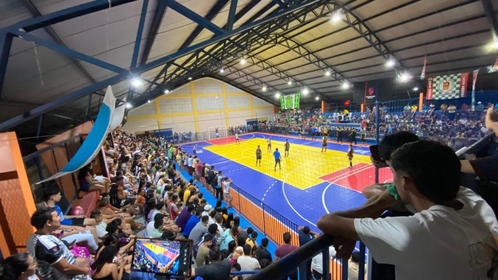 Com ginásio lotado, Copa Seo Jovem de Futsal define semifinalistas