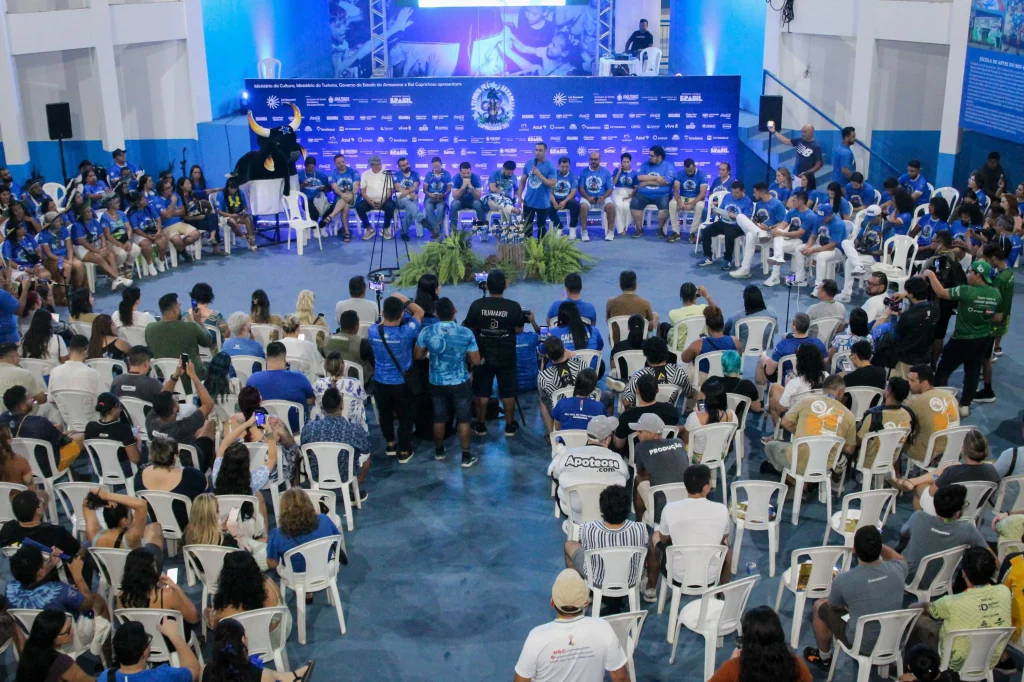 Caprichoso Lança "É Tempo de Retomada": Uma Celebração de Ancestralidade e Luta Amazônica em Parintins 2025 1 Caprichoso apresenta projeto de arena E Tempo de Retomada e Manto Tupinamba do Novo Tempo em coletiva historica com presenca de liderancas indigenas e quilombolas 2