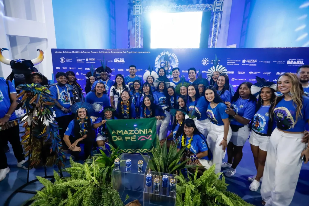 Caprichoso Lança "É Tempo de Retomada": Uma Celebração de Ancestralidade e Luta Amazônica em Parintins 2025 2 Caprichoso apresenta projeto de arena E Tempo de Retomada e Manto Tupinamba do Novo Tempo em coletiva historica com presenca de liderancas indigenas e quilombolas 3