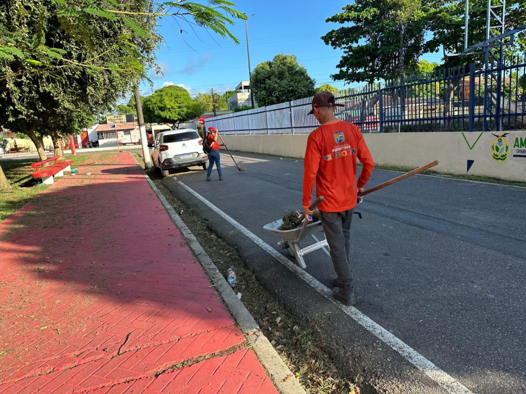 Prefeitura de Parintins intensifica Serviços de limpeza nas ruas da cidade 2 WhatsApp Image 2025 06 07 at 10.38.54