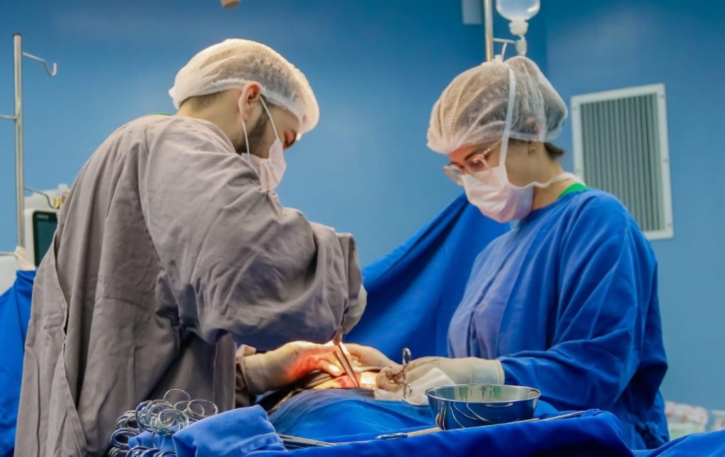 Governo do Estado abre novo credenciamento para ampliar oferta de cirurgias ginecológicas, dermatológicas e vascular