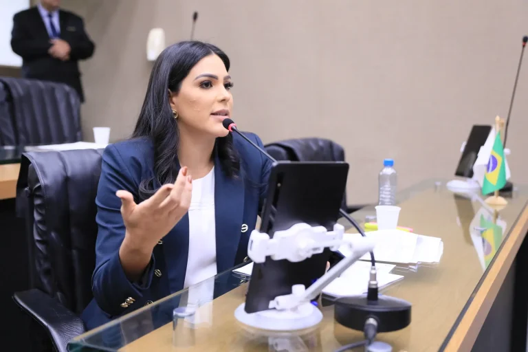 Deputada Mayra Dias apresenta PL para garantir assistência psicológica a servidores da segurança pública do Amazonas