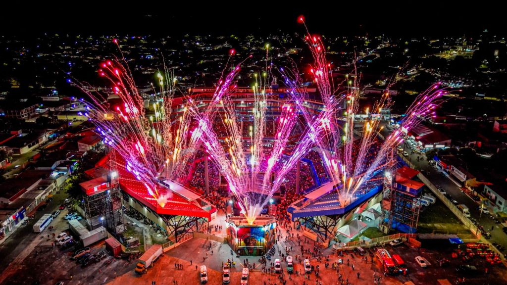 Banda Calcinha Preta emociona publico na Festa de 173 anos de Parintins 2