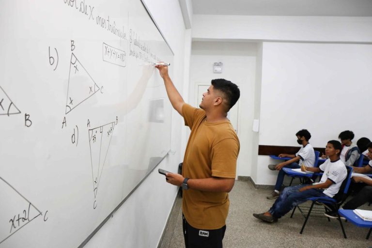 Secretaria de Educação convoca 69 candidatos do PSS para atuação na capital do Amazonas