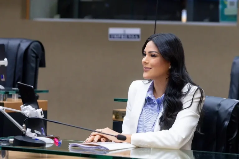 deputada estadual Mayra Dias (Avante)