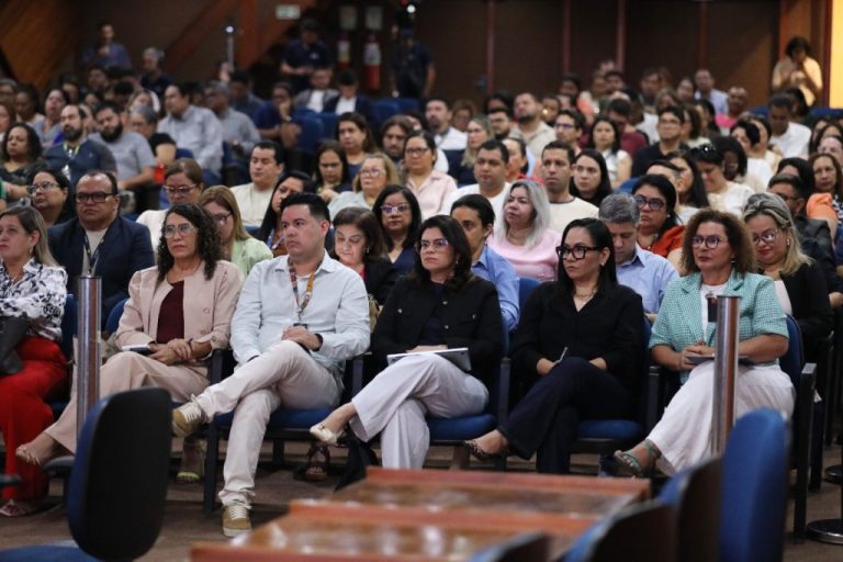 Secretaria de Educação realiza cerimônia de abertura do Curso de Pós-graduação em Gestão da Escola Pública de Ensino Médio
