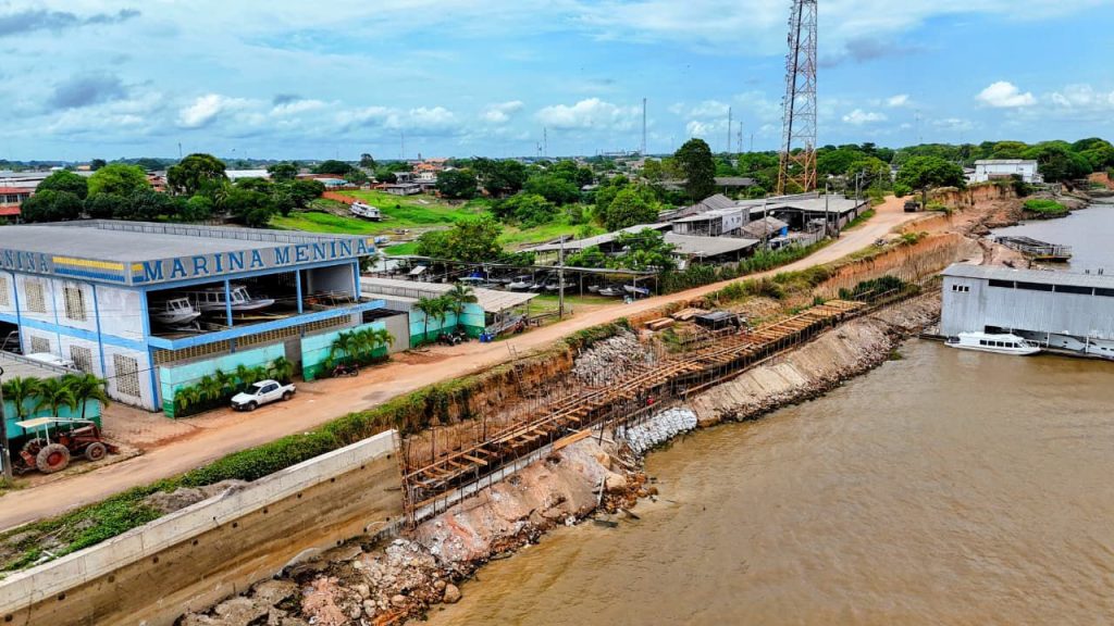 Prefeito Mateus Assayag destaca avanço das obras do Muro de Arrimo 1 WhatsApp Image 2025 11 13 at 09.59.14