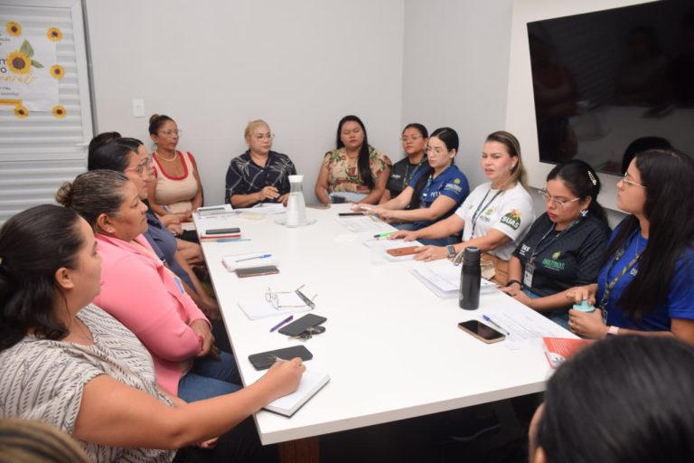 Parintins recebe equipe técnica da SEAS para capacitação profissional e fortalecimento do Suas