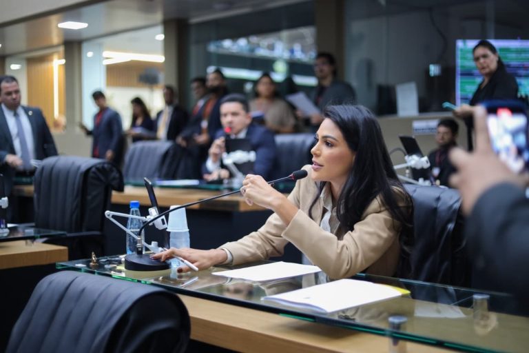 Fila de cirurgias ortopédicas no AM: Mayra Dias cobra ação urgente do Governo do Estado