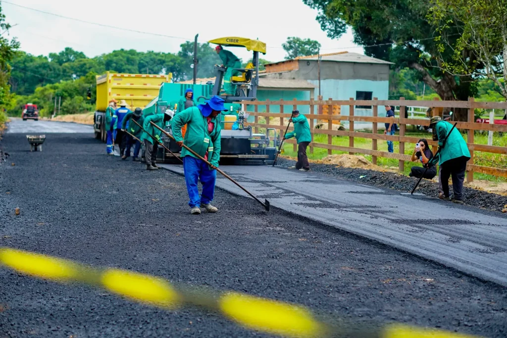 Investimento em infraestrutura leva pavimentação e drenagem completa à região do Macurani
