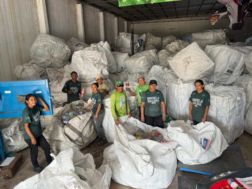 Dez toneladas de garrafas PET coletadas em Parintins no projeto “Escola que Recicla”