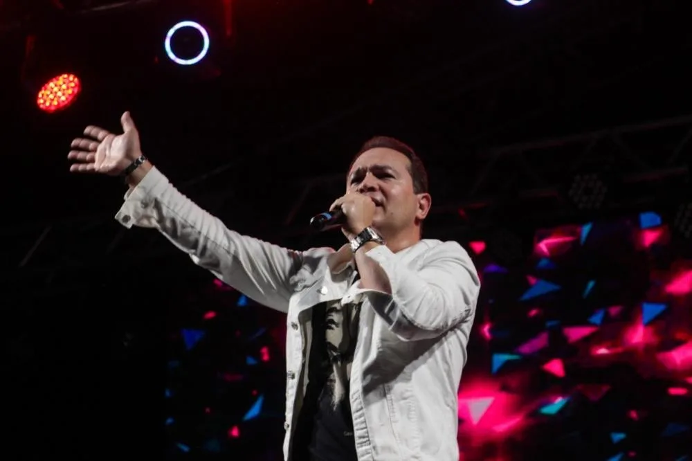 1º ‘Adora Parintins’ traz Davi Sacer em noite de louvor no Anfiteatro Sila Marçal