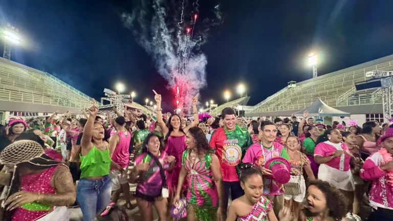 Com Enredo Em Homenagem A Bi Garcia, Verde E Rosa Quer Quebrar Jejum De 12 Anos Sem Título