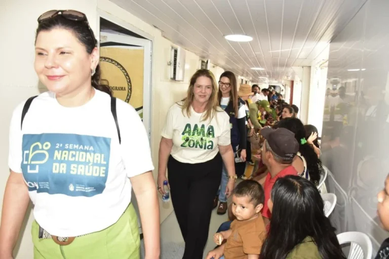 Comitiva da SES-AM e CNJ acompanha atendimentos feitos pelo Barco Hospital São João XXIII em Anamã