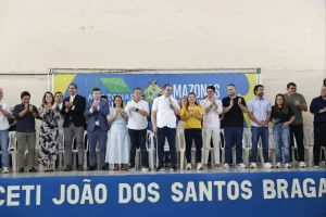 Governador Roberto Cidade entrega 800 títulos definitivos na zona norte e fortalece a política de regularização fundiária no Amazonas