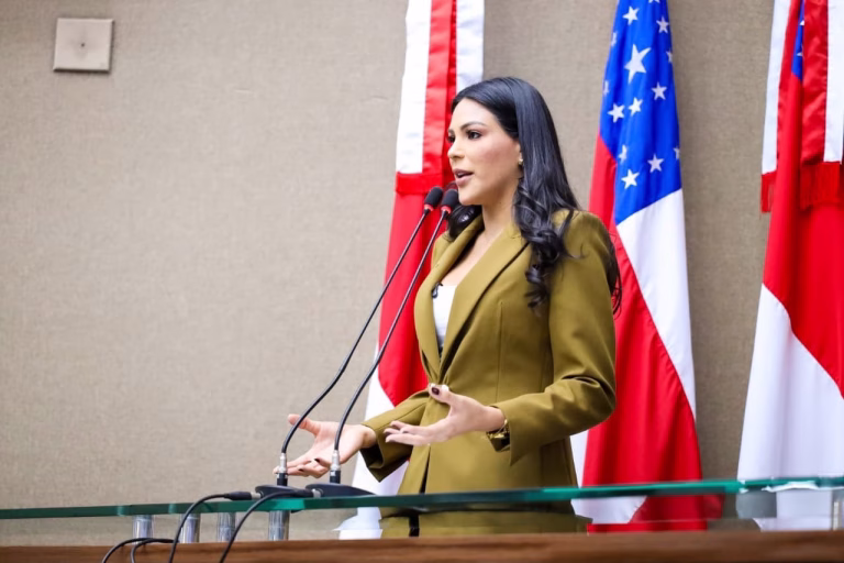 Deputada Mayra Dias defende mais vagas e agilidade para garantir acesso gratuito ao RG