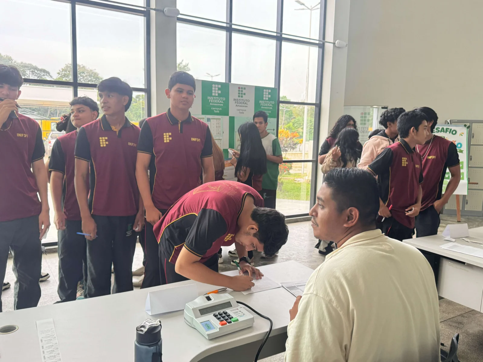 ‘Democracia em Exercício’ - Campus Tefé realiza ação de ensino com simulação de votação 1 Imagem 2
