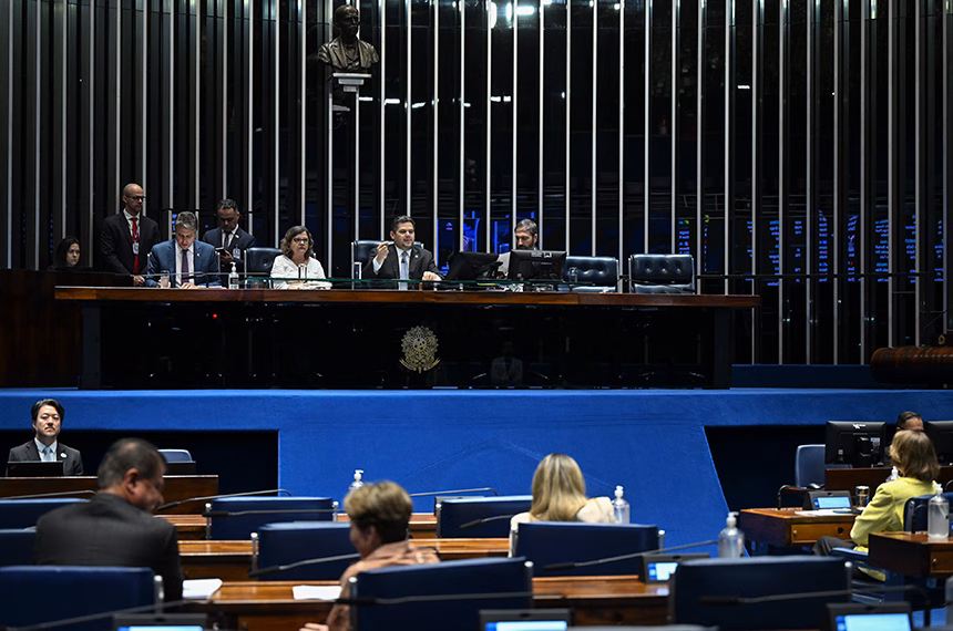 Senado aprova medida provisória para diminuir filas do INSS Senado aprova medida provisória para diminuir filas do INSS