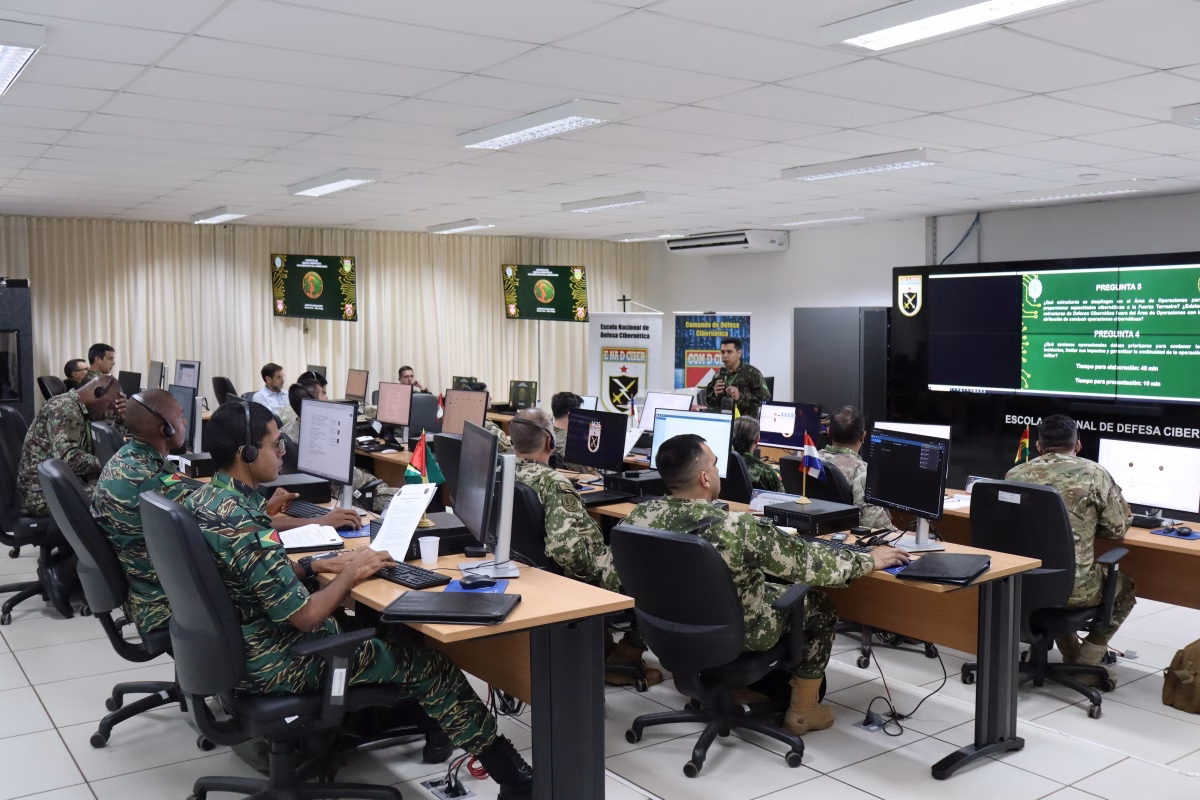 Exército Brasileiro conduz exercício de defesa cibernética entre delegações sul-americanas