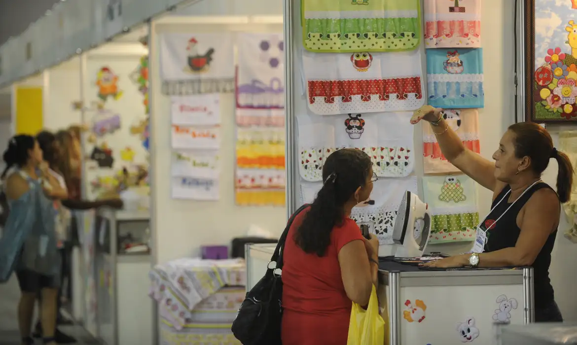 Mulheres Mil abre 1,3 mil vagas de cursos profissionalizantes gratuitos e presenciais Mulheres Mil abre 1,3 mil vagas de cursos profissionalizantes gratuitos e presenciais