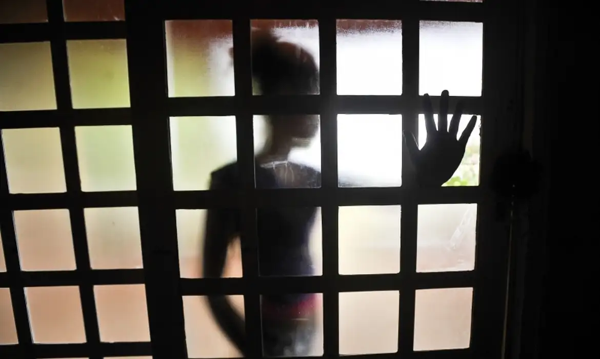 Lei institui protocolo de atendimento a mulheres, crianças e pessoas vítimas de violência Lei institui protocolo de atendimento a mulheres, crianças e pessoas vítimas de violência