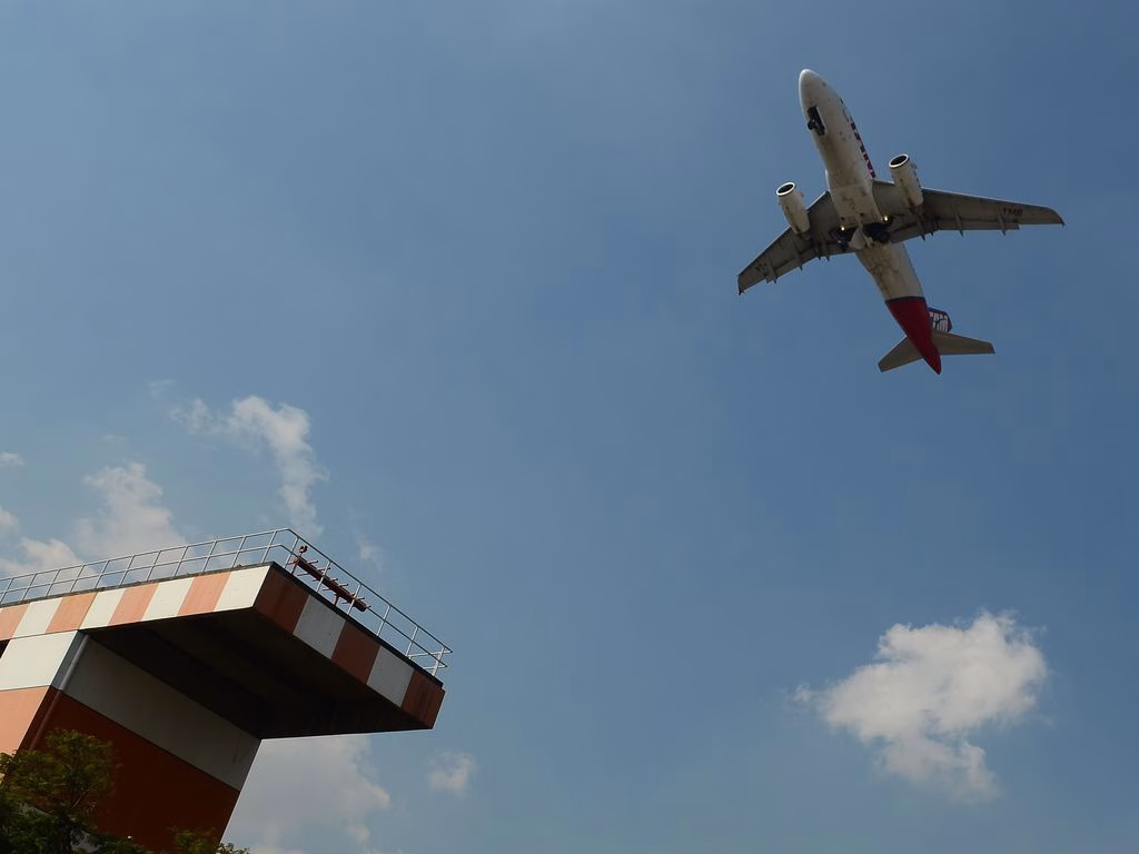 Anac determina que empresas aéreas ampliem informações sobre atrasos em voos Anac determina que empresas aéreas ampliem informações sobre atrasos em voos