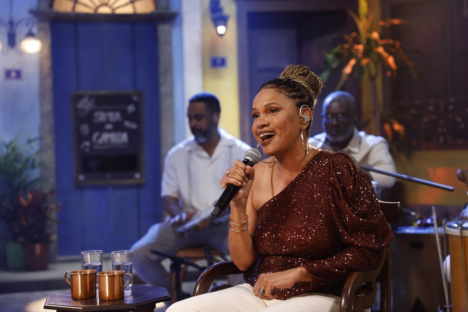Cantora Teresa Cristina solta a voz no programa Sem Censura, da TV Brasil, desta terça (22) Cantora Teresa Cristina solta a voz no programa Sem Censura, da TV Brasil, desta terça (22)