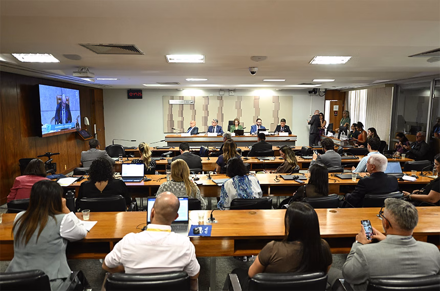 CDH acompanha julgamento no STF CDH acompanha julgamento no STF