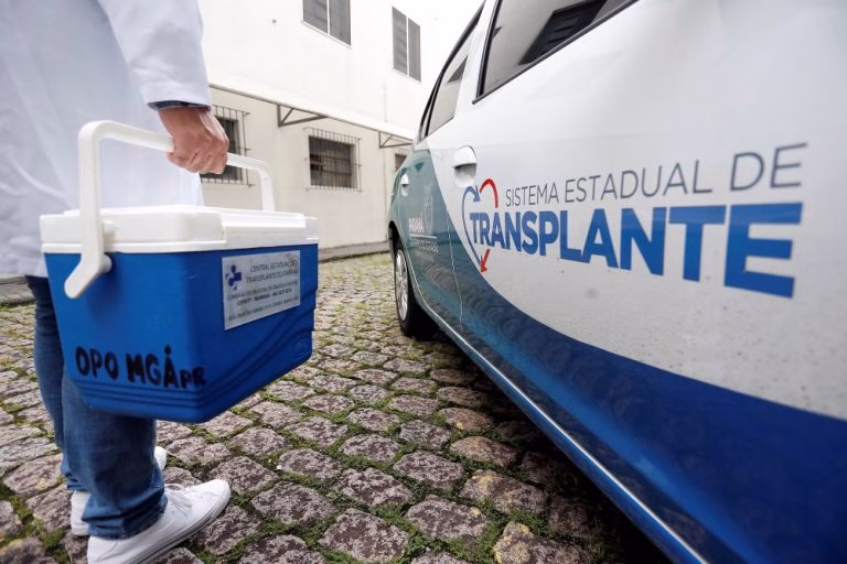 Projeto isenta veículos oficiais de saúde de infrações de trânsito em urgências Projeto isenta veículos oficiais de saúde de infrações de trânsito em urgências