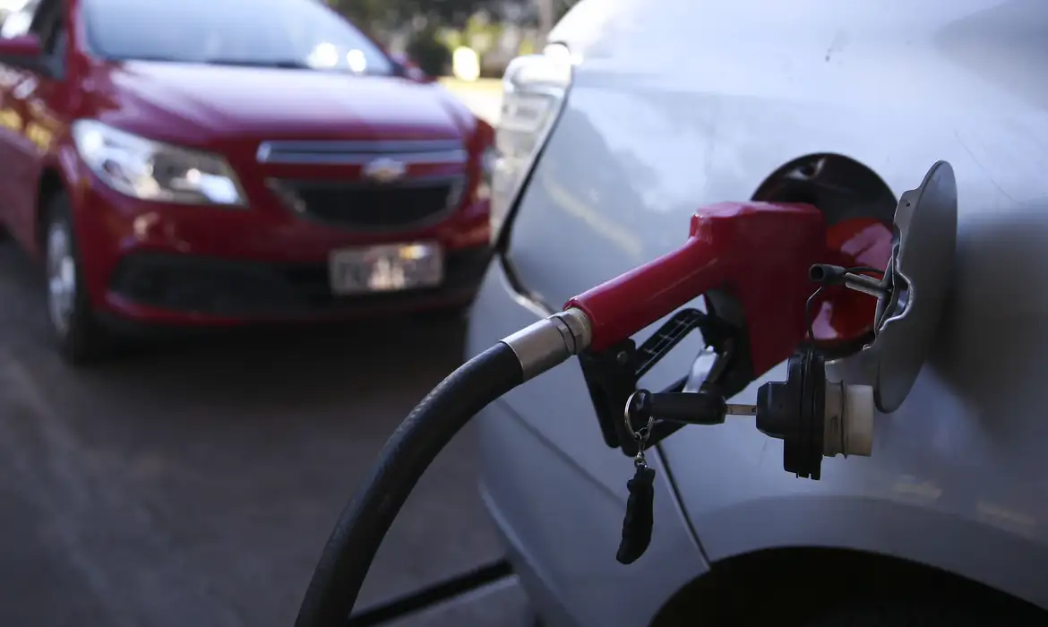 ANP aplica R$ 200 milhões em multas a distribuidoras de combustíveis por aumento de preço abusivo