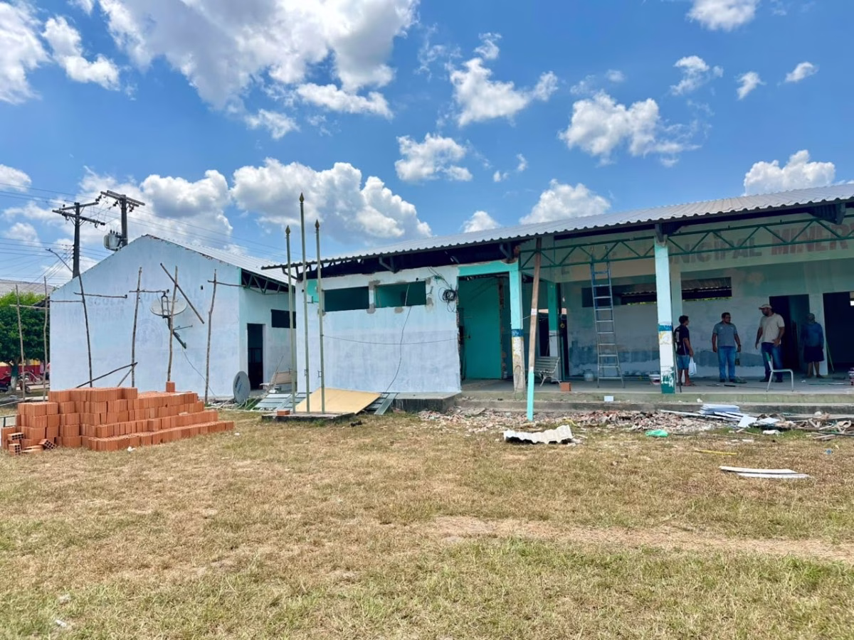 Comunidade Bom Socorro recebe escola reformada e ampliada pela Prefeitura de Parintins Comunidade Bom Socorro recebe escola reformada e ampliada pela Prefeitura de Parintins
