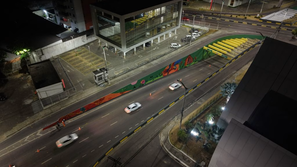 Prefeitura leva arte, cultura e novas cores ao viaduto Antônio Simões, no Parque 10 Prefeitura leva arte, cultura e novas cores ao viaduto Antônio Simões, no Parque 10