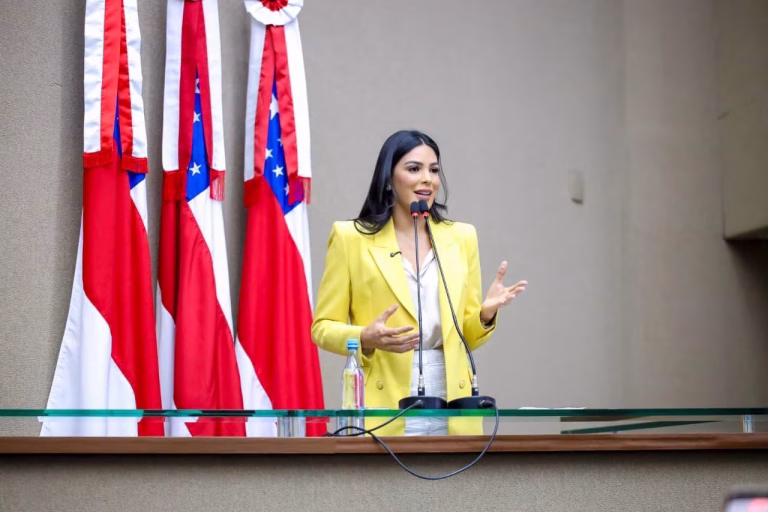 Em defesa da saúde mental, Mayra Dias cobra explicações sobre redução de leitos no Cesmam