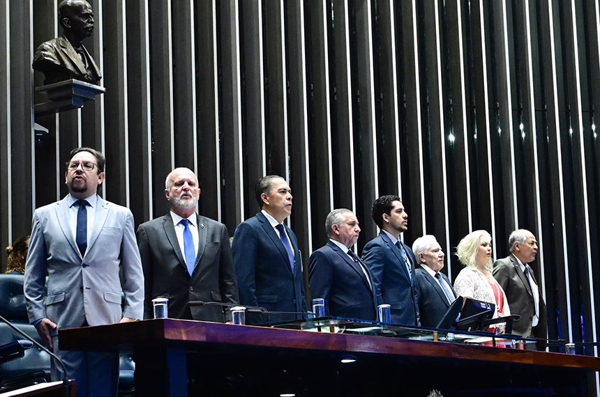 Em sessão pelo Dia do Administrador, profissionais defendem formação contínua