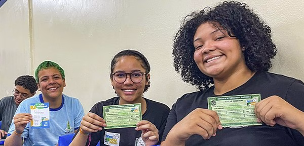 Estudantes de Brazlândia (DF) participam de eleição simulada pelo projeto Meu Primeiro Confirma 1 estudantes de brazlandia df participam de eleicao simulada pelo projeto meu prim 1