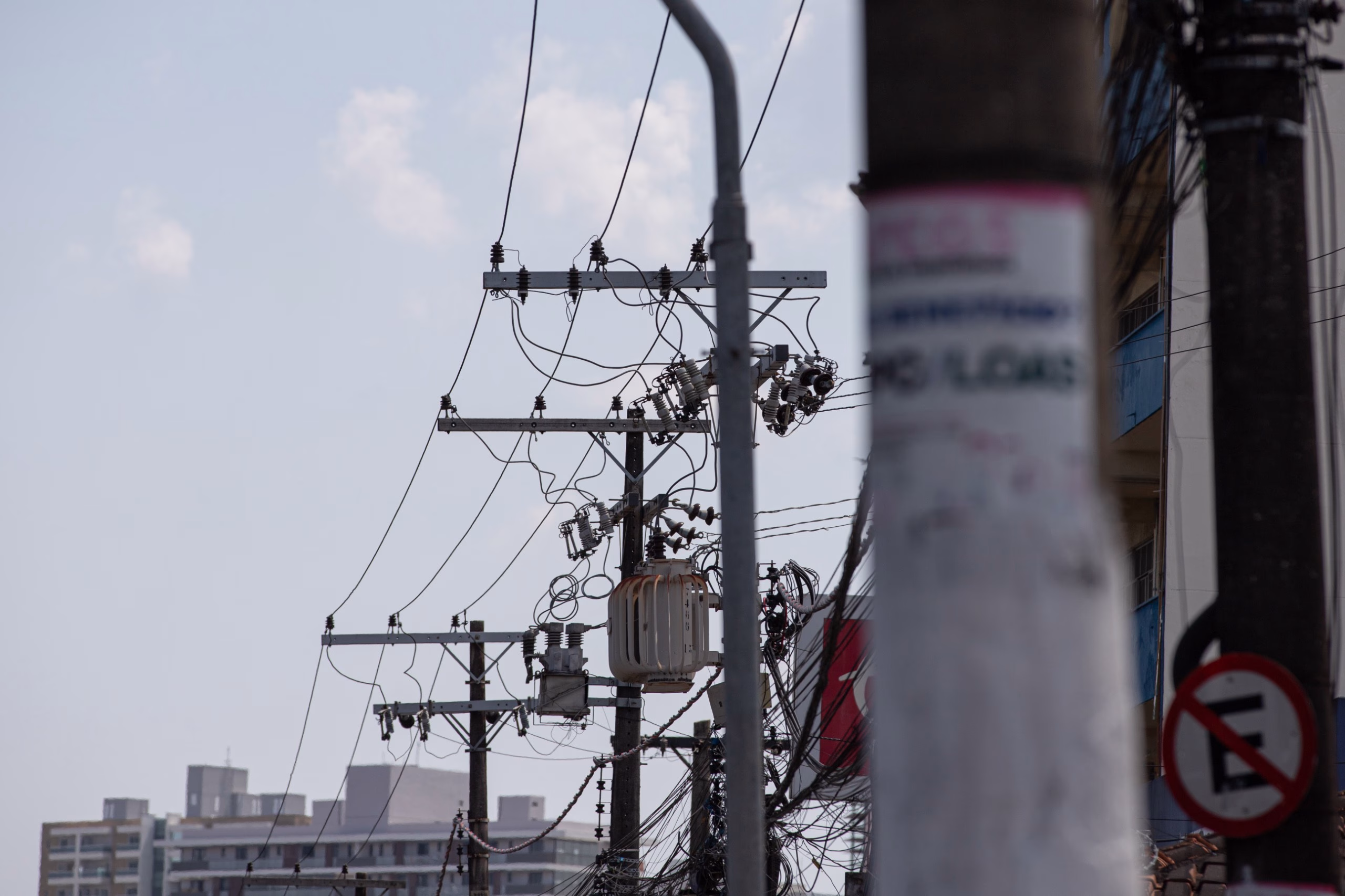 Defensoria amplia investigação sobre rede elétrica após novas ocorrências registradas em Manaus Defensoria amplia investigação sobre rede elétrica após novas ocorrências registradas em Manaus