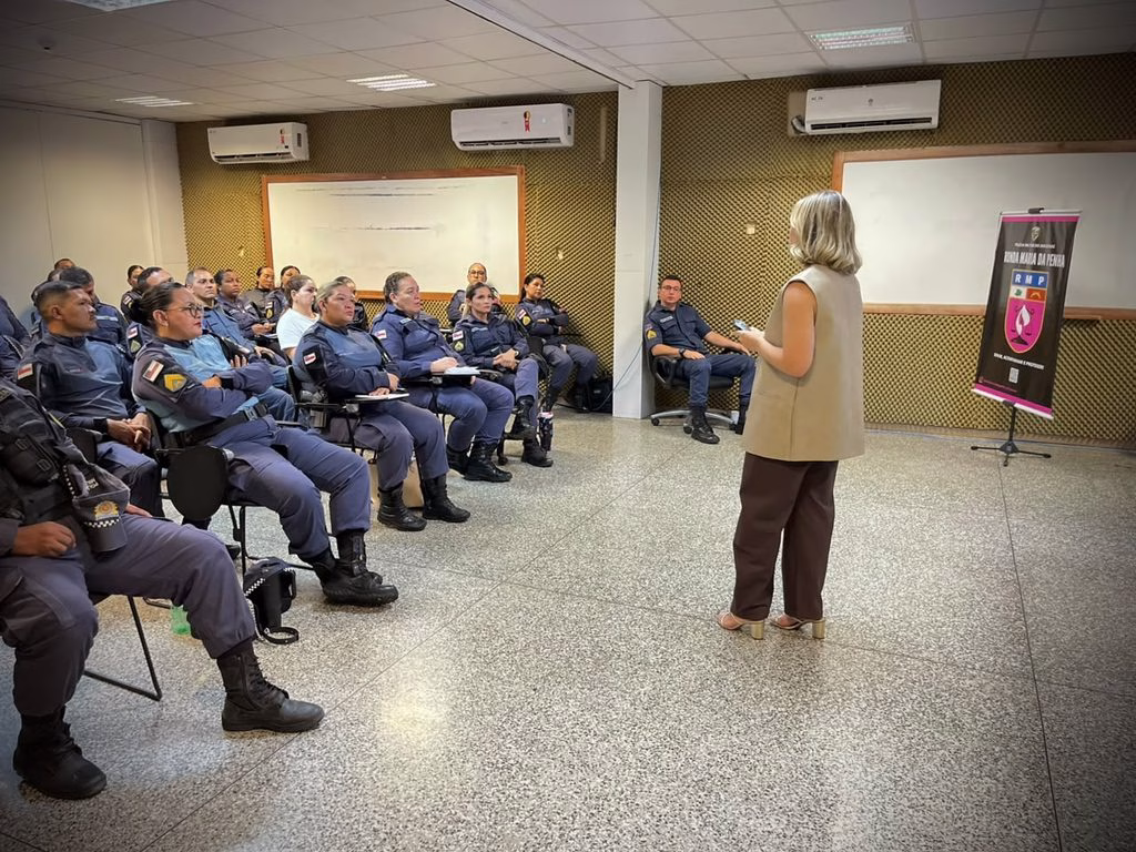 Defensoria participa de capacitação de policiais da Ronda Maria da Penha no Amazonas 5 foto 2724 1024x768 1