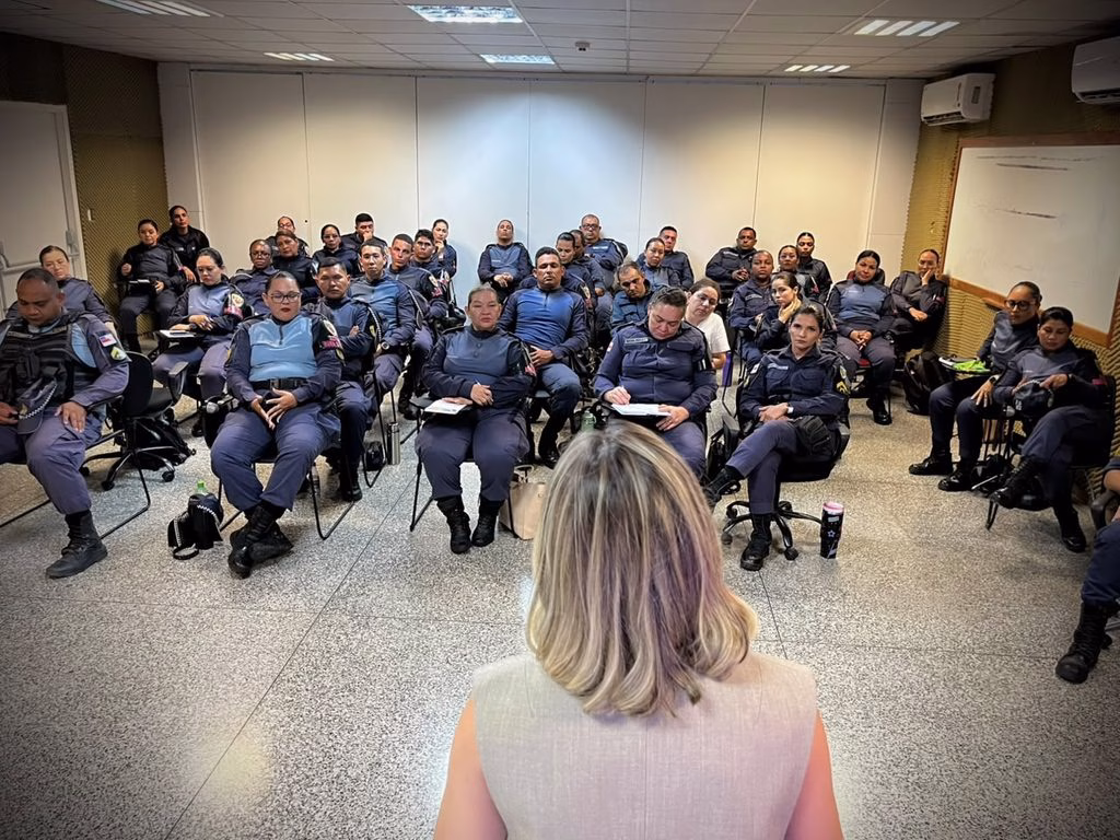 Defensoria participa de capacitação de policiais da Ronda Maria da Penha no Amazonas 4 foto 2729 1024x768 1