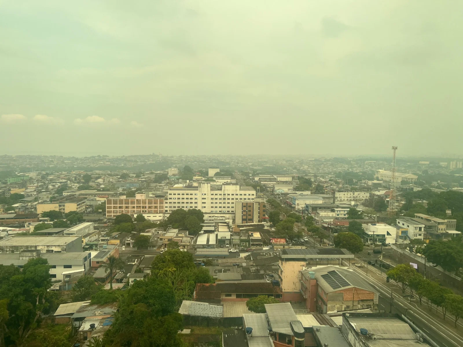 Fumaça sobre Manaus acende alerta para cuidados que vão além da saúde respiratória Fumaça sobre Manaus acende alerta para cuidados que vão além da saúde respiratória