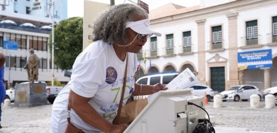 TRE-BA realiza treinamento de eleitores para público 70+ justica eleitoral leva urna eletronica as ruas e aproxima eleitorado 70 2