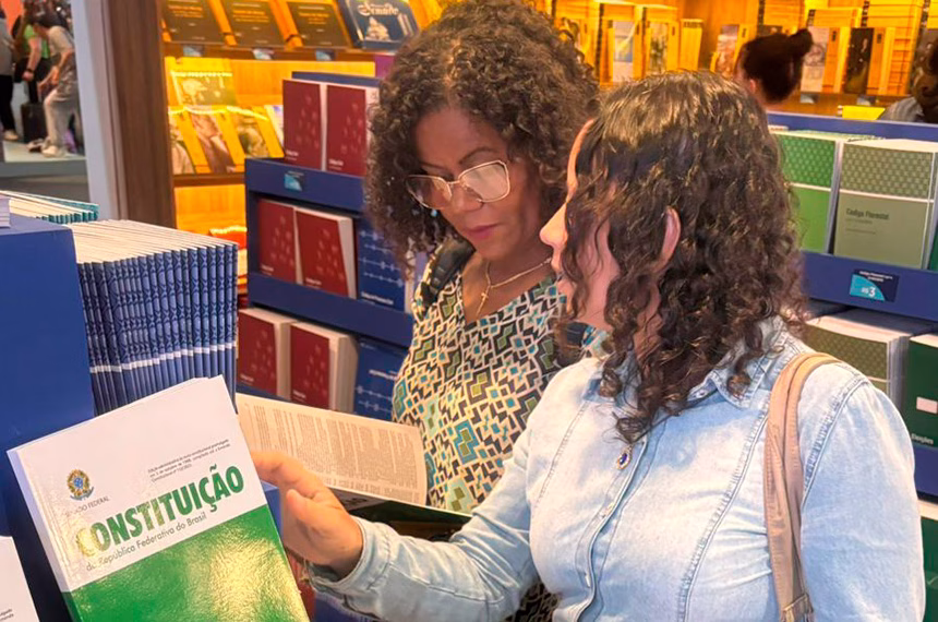 Livraria do Senado vende mais de 20 mil livros na Bienal de São Paulo